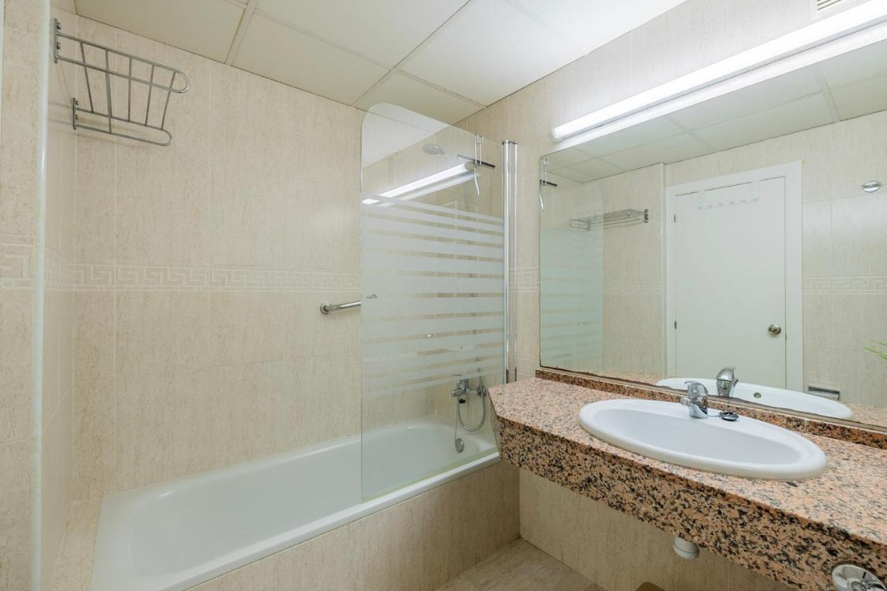 Uhc Michelangelo Apartments Salou Bagian luar foto