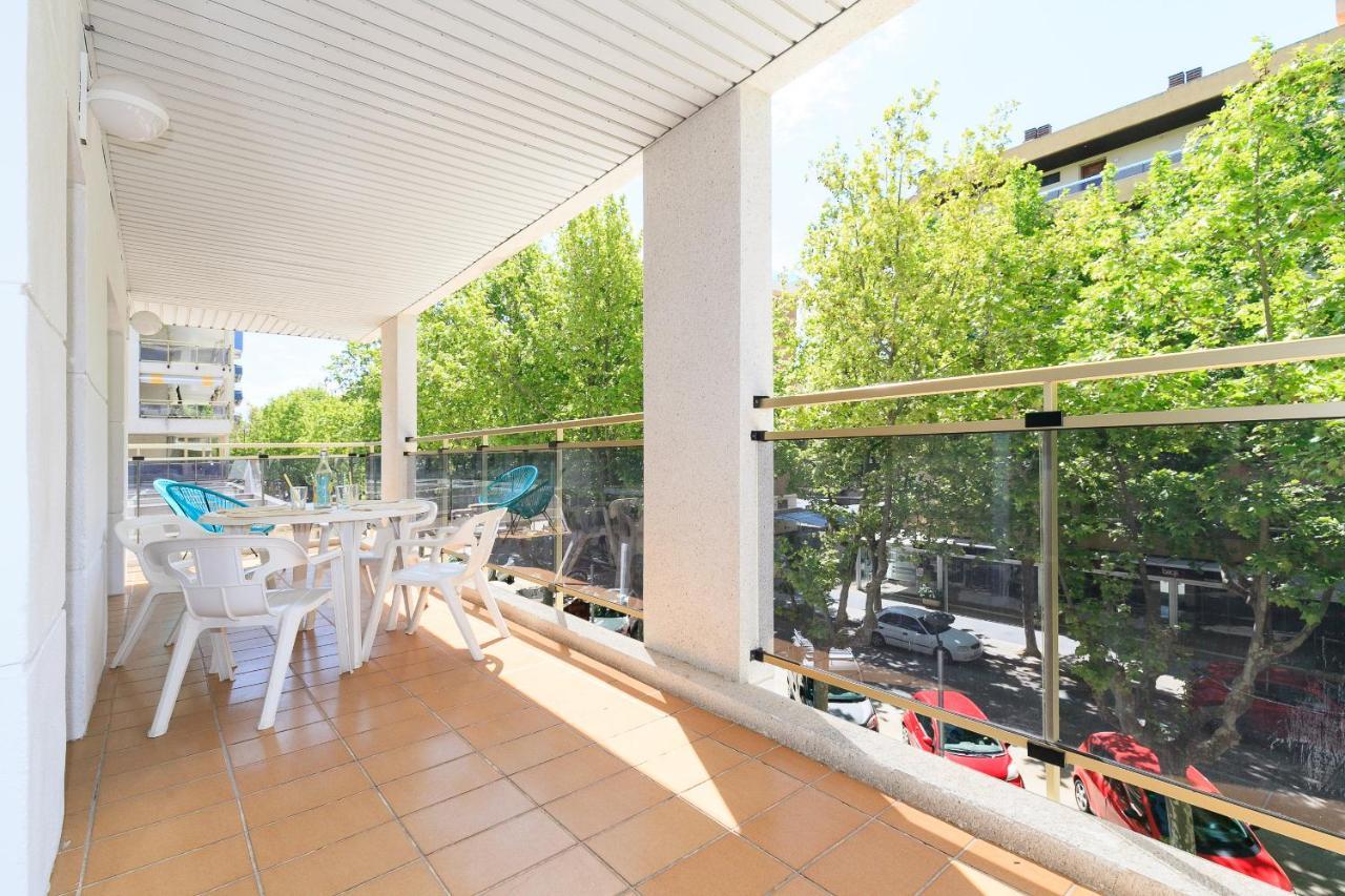 Uhc Michelangelo Apartments Salou Bagian luar foto
