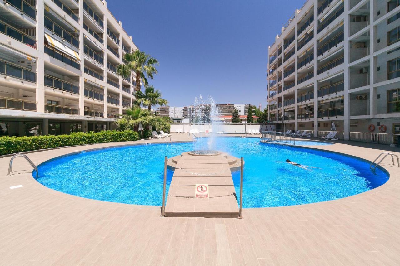 Uhc Michelangelo Apartments Salou Bagian luar foto